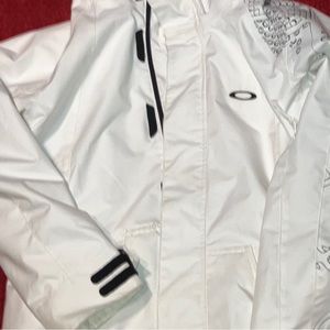 Woman’s Oakley Ski/Snowboard Jacket